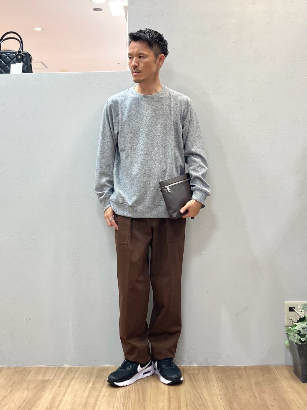 TAKEO KIKUCHIのベイカー イージーパンツを使ったコーディネートを紹介します。｜Rakuten Fashion(楽天ファッション／旧楽天ブランドアベニュー)4812160