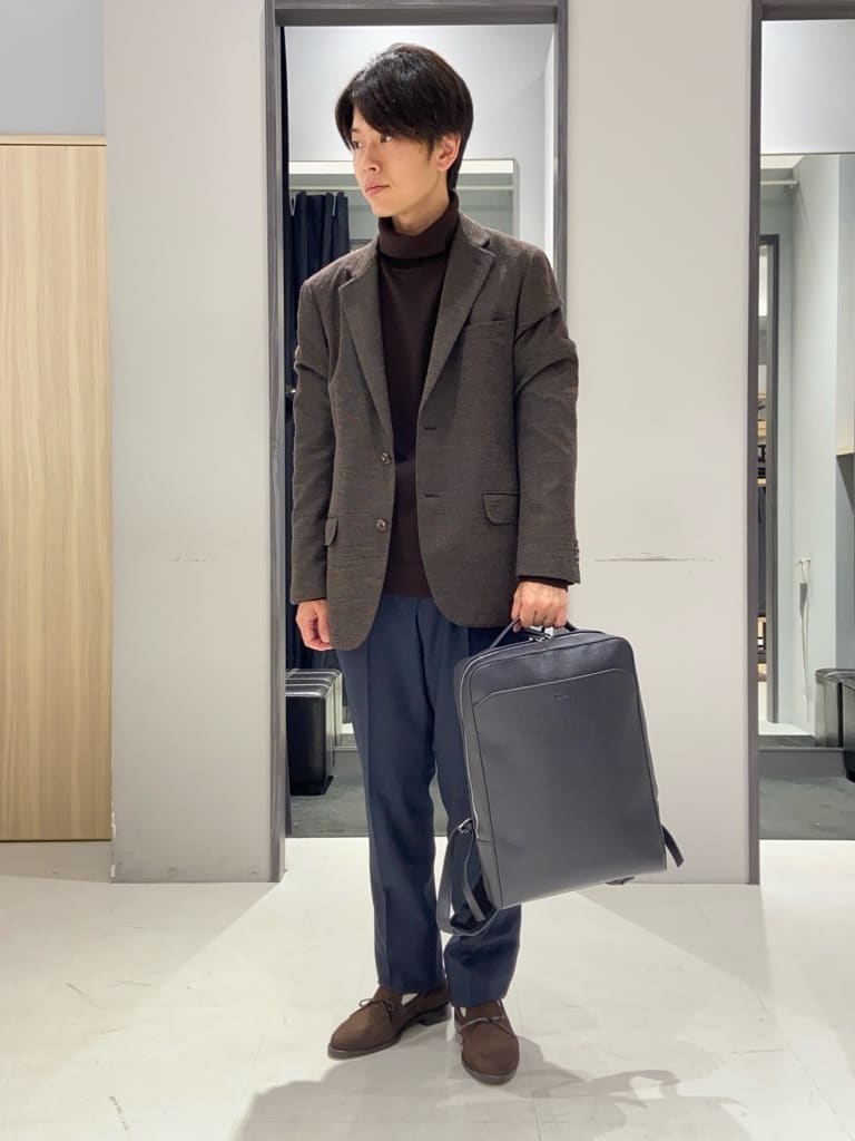 TAKEO KIKUCHIの【ONOFF/セットアップ対応】メランジ シャークスキン ストレッチ パンツを使ったコーディネートを紹介します。｜Rakuten Fashion(楽天ファッション／旧楽天ブランドアベニュー)4816104