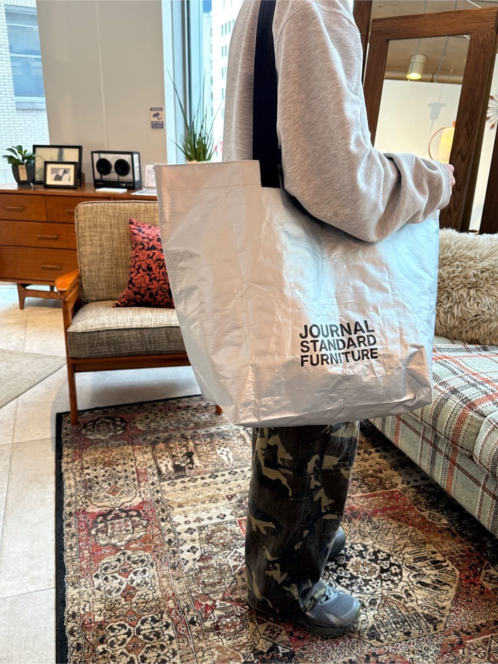 journal standard FurnitureのJSF BAG silver バッグを使ったコーディネートを紹介します。｜Rakuten Fashion(楽天ファッション／旧楽天ブランドアベニュー)4824697