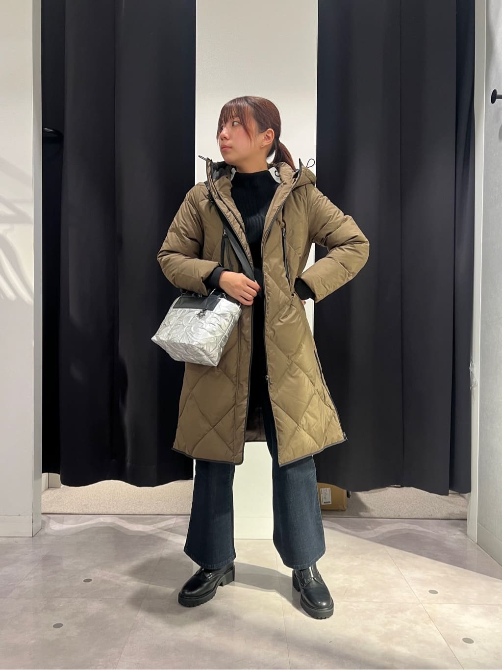 LASUDの2WAYロゴミニバッグを使ったコーディネートを紹介します。｜Rakuten Fashion(楽天ファッション／旧楽天ブランドアベニュー)4824731