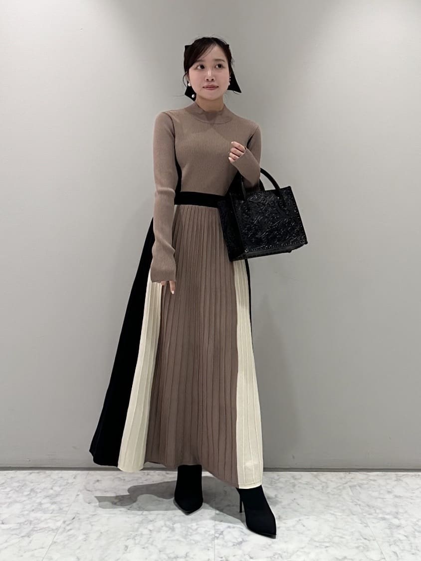 GRACE CONTINENTALのバイカラーフレアニットワンピースを使ったコーディネートを紹介します。｜Rakuten Fashion(楽天ファッション／旧楽天ブランドアベニュー)4828245