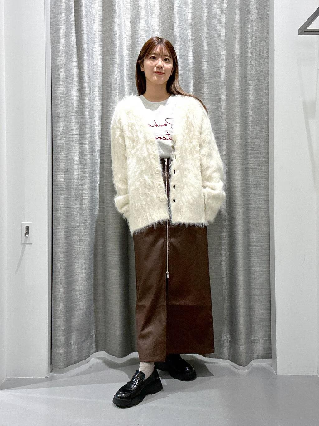 LAKOLEのシャギーニットカーディガンを使ったコーディネートを紹介します。｜Rakuten Fashion(楽天ファッション／旧楽天ブランドアベニュー)4835079