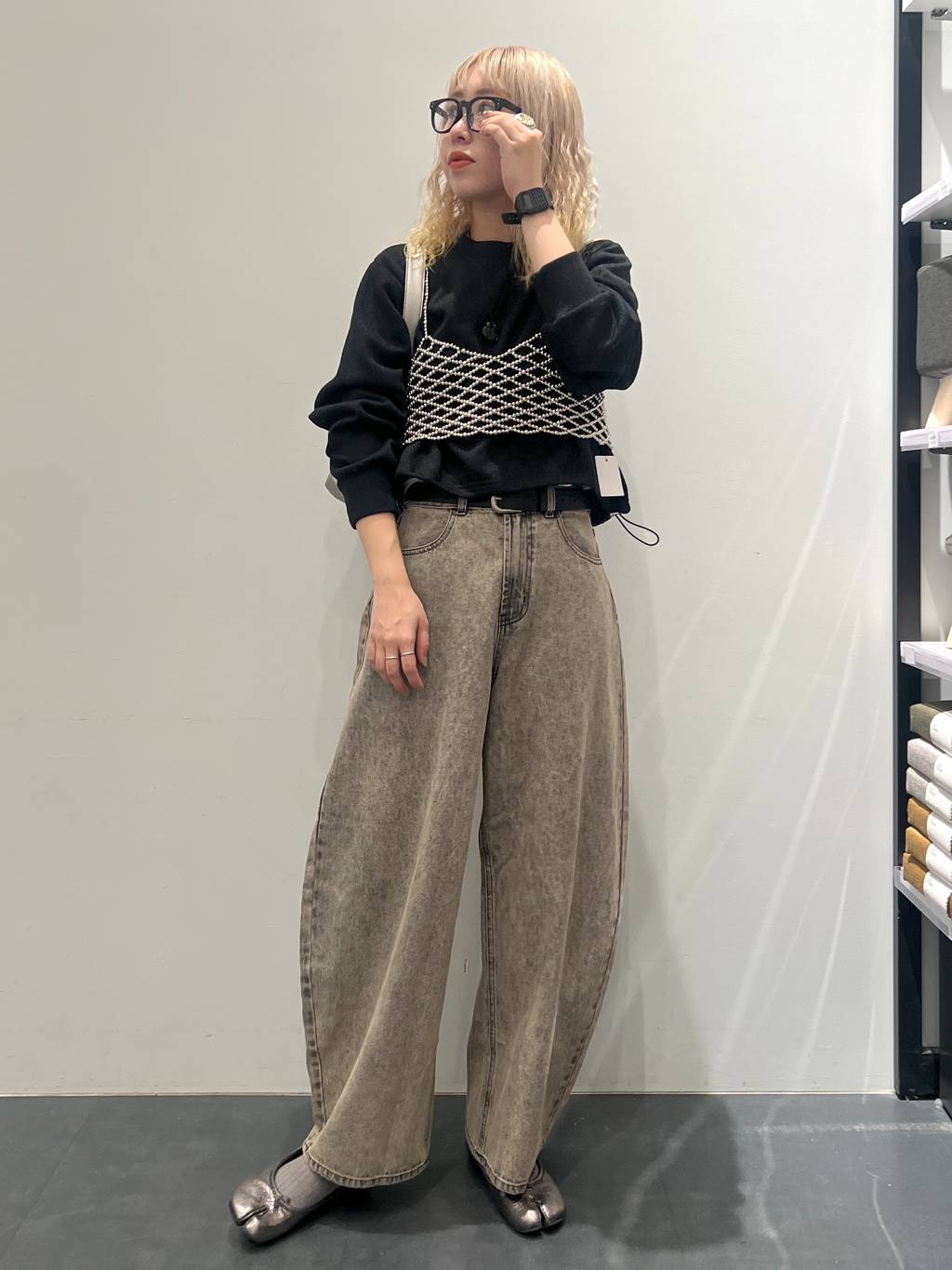 LAKOLEのニットソーラメドロストプルオーバーを使ったコーディネートを紹介します。｜Rakuten Fashion(楽天ファッション／旧楽天ブランドアベニュー)4835093