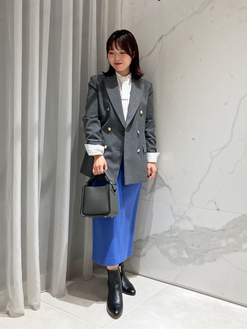 allurevilleのカラーメルトン釦付きタイトスカートを使ったコーディネートを紹介します。｜Rakuten Fashion(楽天ファッション／旧楽天ブランドアベニュー)4835343