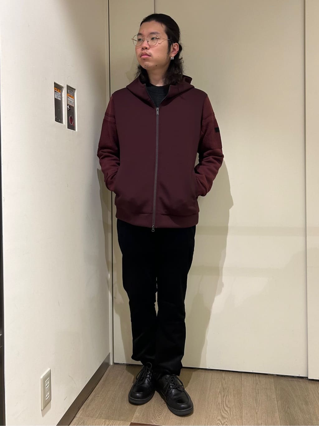 TAKEO KIKUCHIの【Made in JAPAN】ニットスリーブ ジップアップ パーカを使ったコーディネートを紹介します。｜Rakuten Fashion(楽天ファッション／旧楽天ブランドアベニュー)4850547