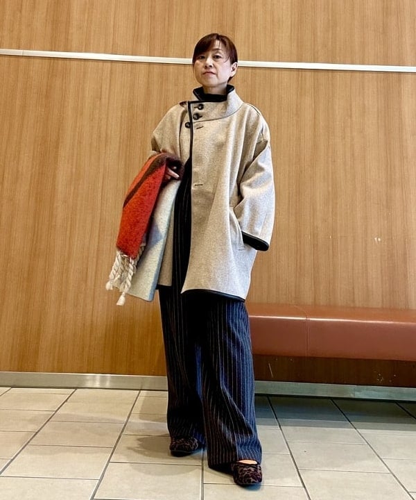 BEAMS HEARTのパイピング ポンチョ風 コートを使ったコーディネートを紹介します。｜Rakuten Fashion(楽天ファッション／旧楽天ブランドアベニュー)4857279