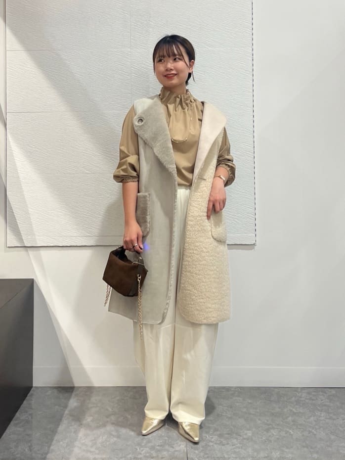 Vinのギャザーカラーブラウスを使ったコーディネートを紹介します。｜Rakuten Fashion(楽天ファッション／旧楽天ブランドアベニュー)4860777