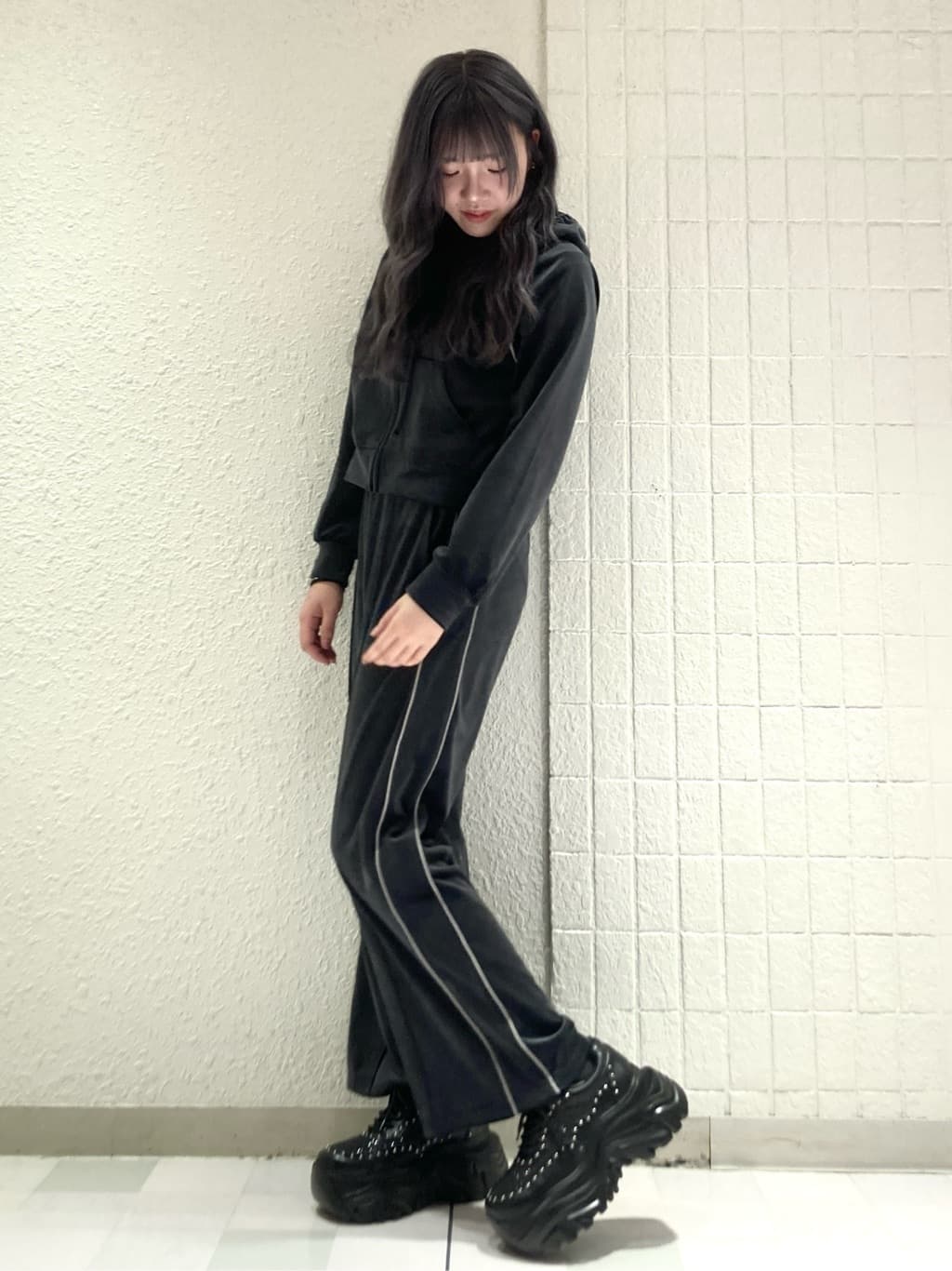 ESPERANZAのスタッズ厚底スニーカーを使ったコーディネートを紹介します。｜Rakuten Fashion(楽天ファッション／旧楽天ブランドアベニュー)4862853
