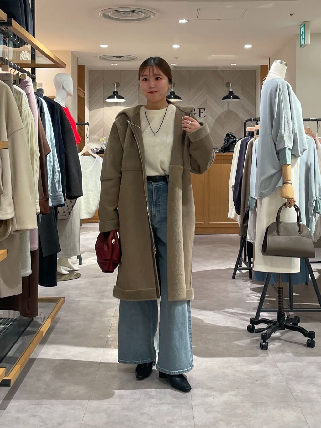 COLLAGE GALLARDAGALANTEのリバーシブルファーコートを使った 