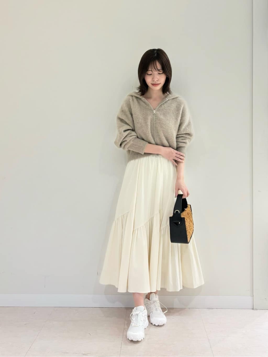 allurevilleの◇バイヤス切替ギャザースカートを使ったコーディネートを紹介します。｜Rakuten Fashion(楽天ファッション／旧楽天ブランドアベニュー)4886652
