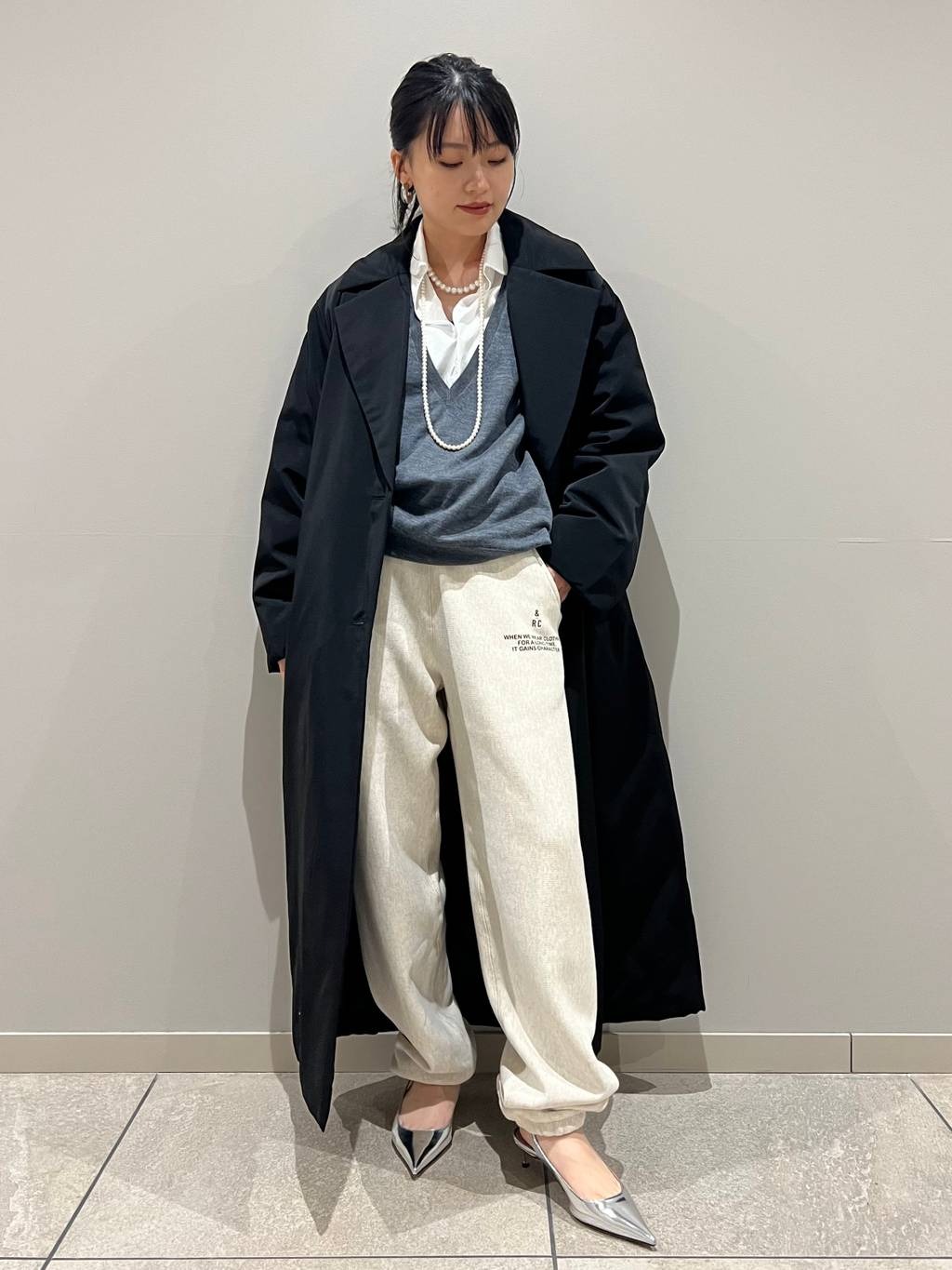 Curensologyのコットンフラットカラーブラウスを使ったコーディネートを紹介します。｜Rakuten Fashion(楽天ファッション／旧楽天ブランドアベニュー)4890904