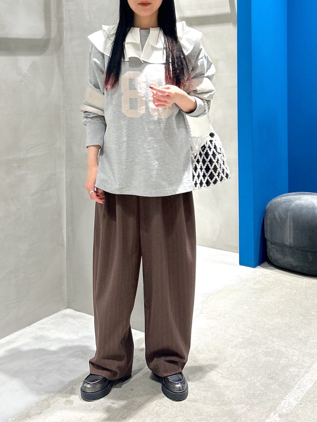 HeRIN.CYEの2 tuck loose pantsを使ったコーディネートを紹介します。｜Rakuten Fashion(楽天ファッション／旧楽天ブランドアベニュー)4891655