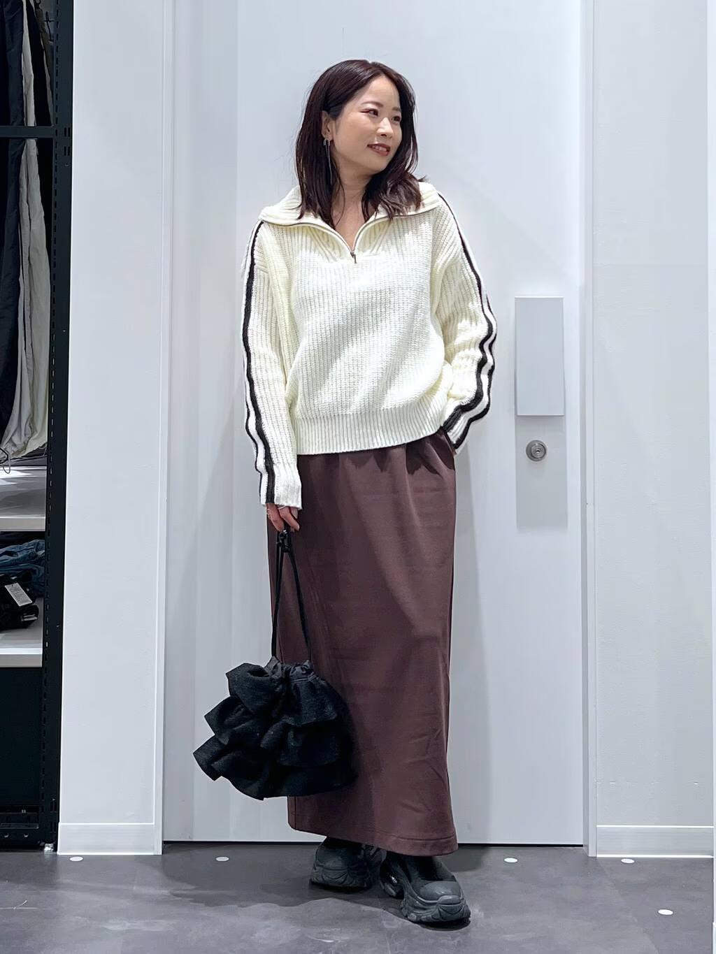 LAKOLEのハーフZIPラインニットプルオーバーを使ったコーディネートを紹介します。｜Rakuten Fashion(楽天ファッション／旧楽天ブランドアベニュー)4894328