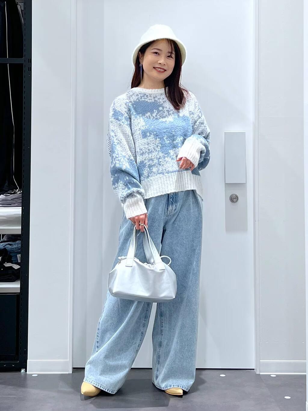 LAKOLEのニュアンス柄ニットプルオーバーを使ったコーディネートを紹介します。｜Rakuten Fashion(楽天ファッション／旧楽天ブランドアベニュー)4895026