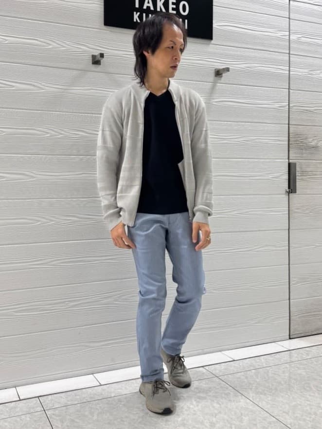 TAKEO KIKUCHIの【Made in JAPAN】スタンドカラー ジップアップ ニットを使ったコーディネートを紹介します。｜Rakuten Fashion(楽天ファッション／旧楽天ブランドアベニュー)4901509