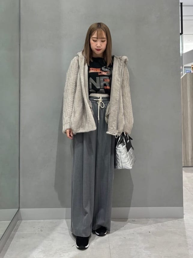 Vinの2WAYロゴミニバッグを使ったコーディネートを紹介します。｜Rakuten Fashion(楽天ファッション／旧楽天ブランドアベニュー)4902989