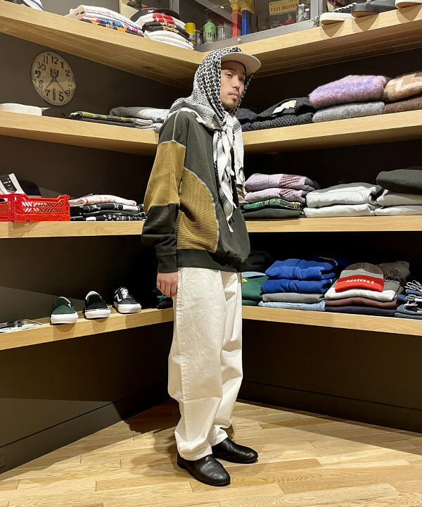 BEAMS MENの【ビームスの百名品】ワイド テーパード デニム 25AW ワイドパンツ メンズを使ったコーディネートを紹介します。｜Rakuten Fashion(楽天ファッション／旧楽天ブランドアベニュー)4904379