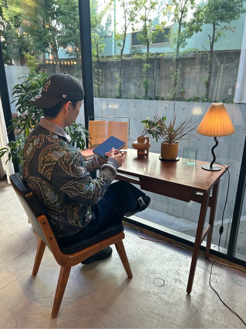 journal standard FurnitureのWAVY TABLE LAMP ウェービー テーブル ランプ 電球付属を使ったコーディネートを紹介します。｜Rakuten Fashion(楽天ファッション／旧楽天ブランドアベニュー)4906071