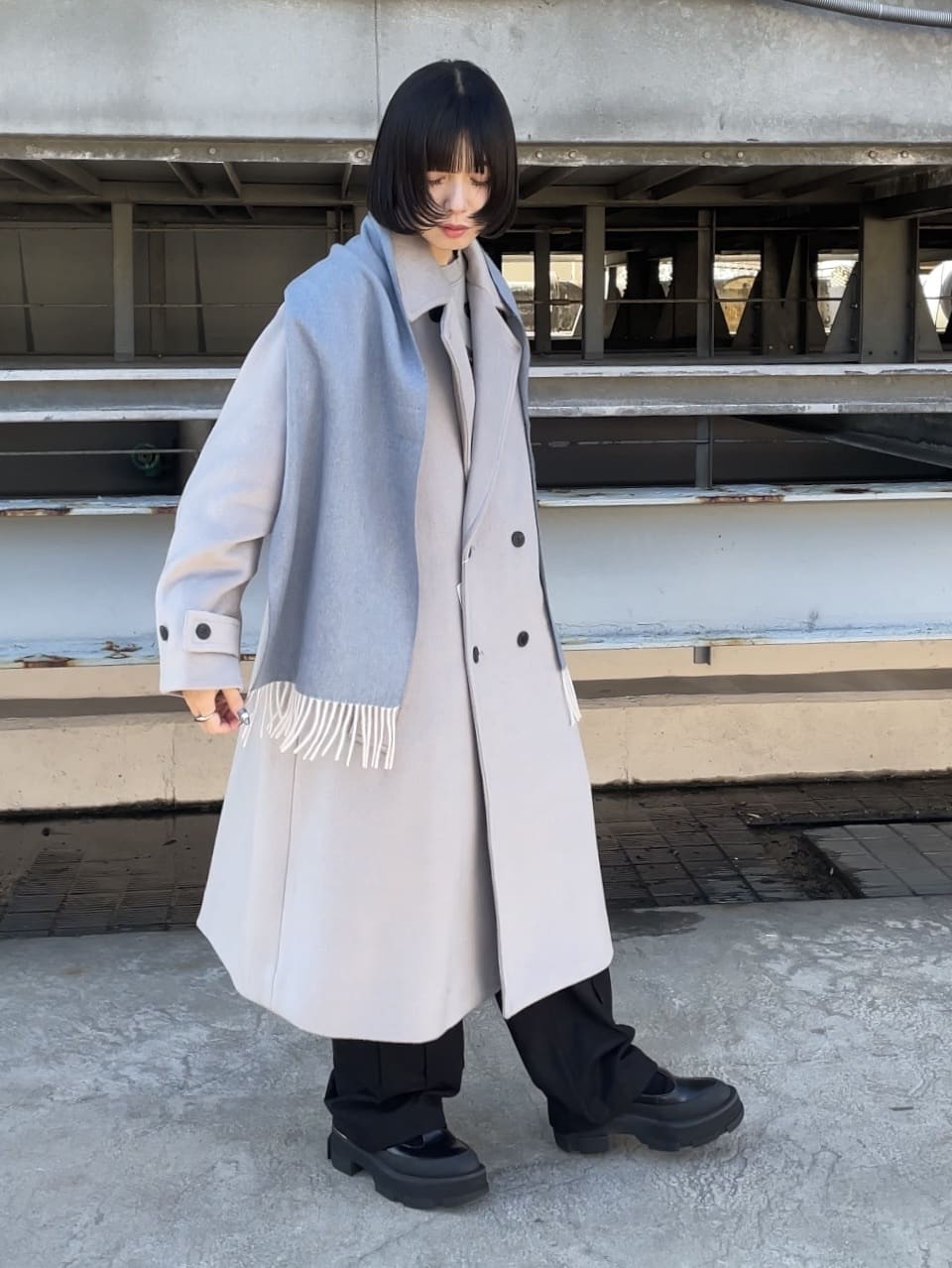 tk.TAKEO KIKUCHIのダブルオーバーコートを使ったコーディネートを紹介します。｜Rakuten Fashion(楽天ファッション／旧楽天ブランドアベニュー)4914912