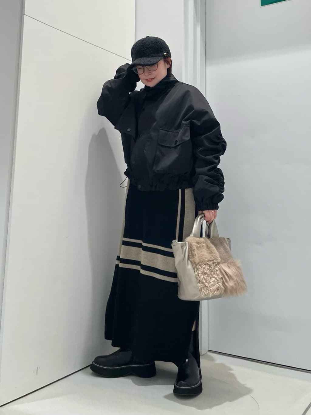 LASUDのギャザースリーブスタンドカラーブルゾンを使ったコーディネートを紹介します。｜Rakuten Fashion(楽天ファッション／旧楽天ブランドアベニュー)4919756