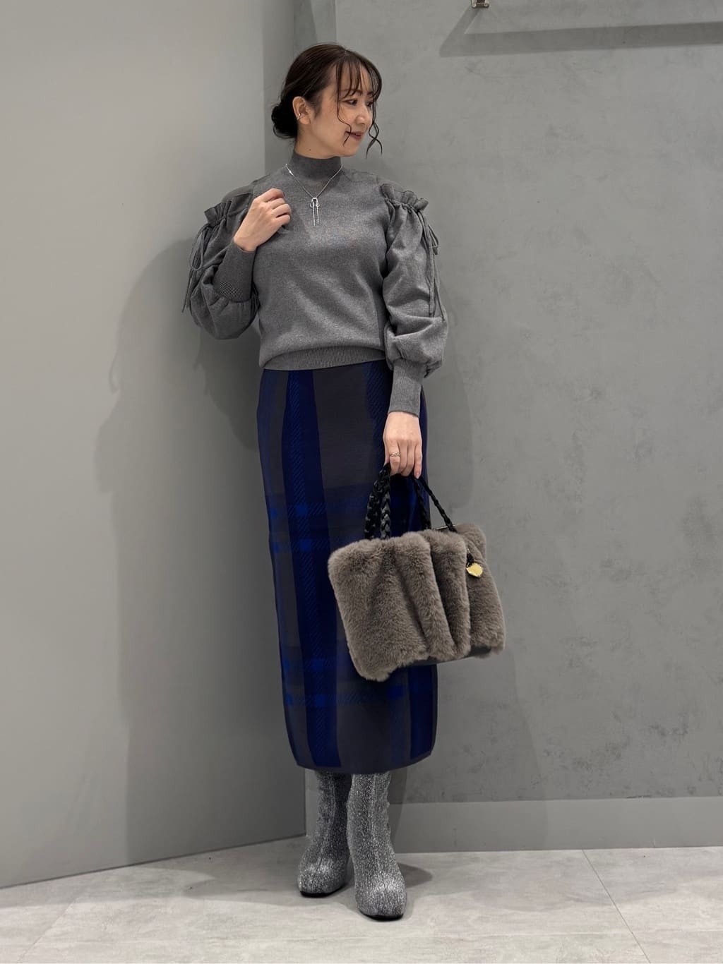 Vinのシアーショルダーニットを使ったコーディネートを紹介します。｜Rakuten Fashion(楽天ファッション／旧楽天ブランドアベニュー)4920880