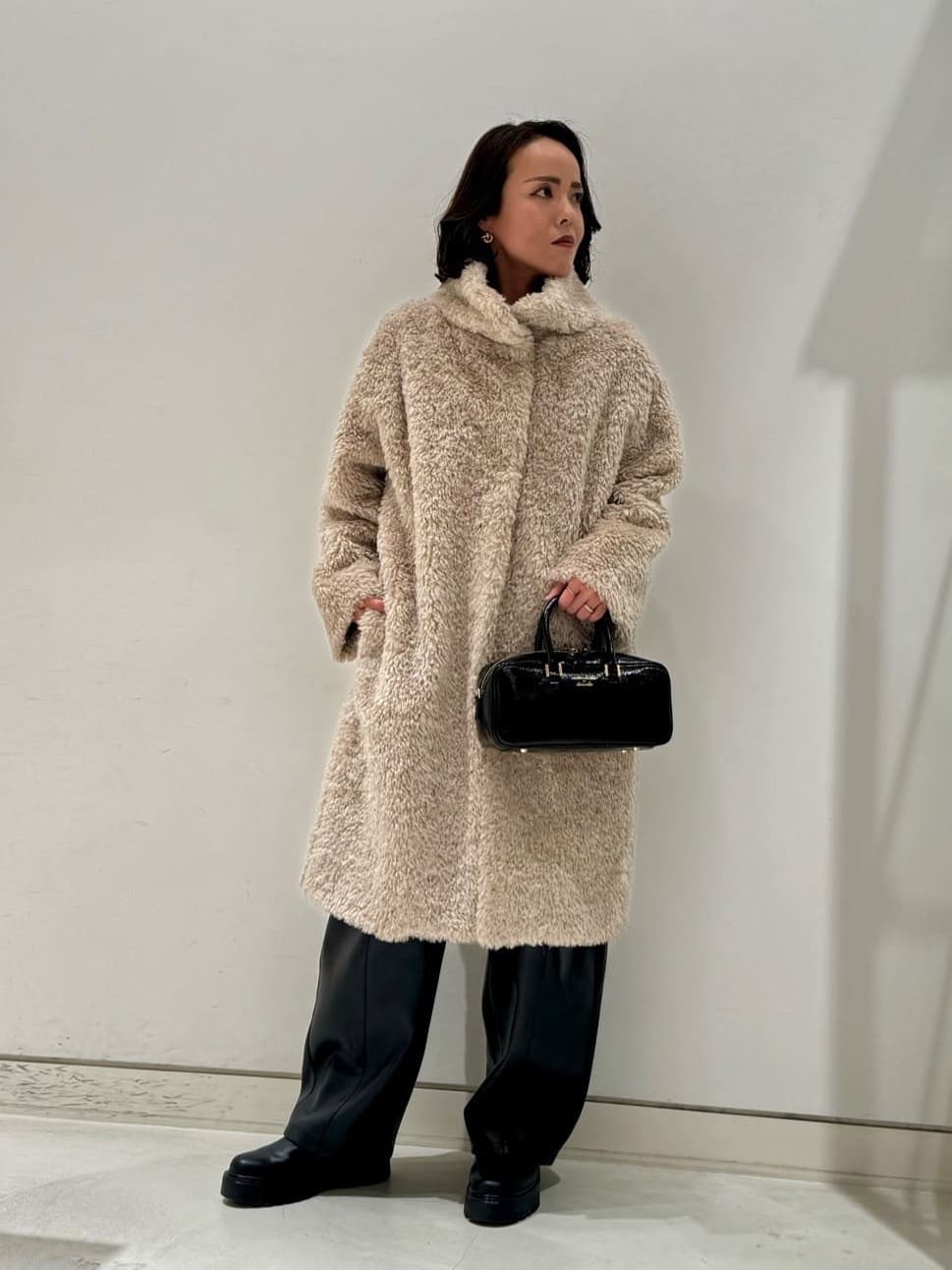 allurevilleの【HERNO(ヘルノー)】 CURLY ECO FUR HIGH NECK CTを使ったコーディネート ...