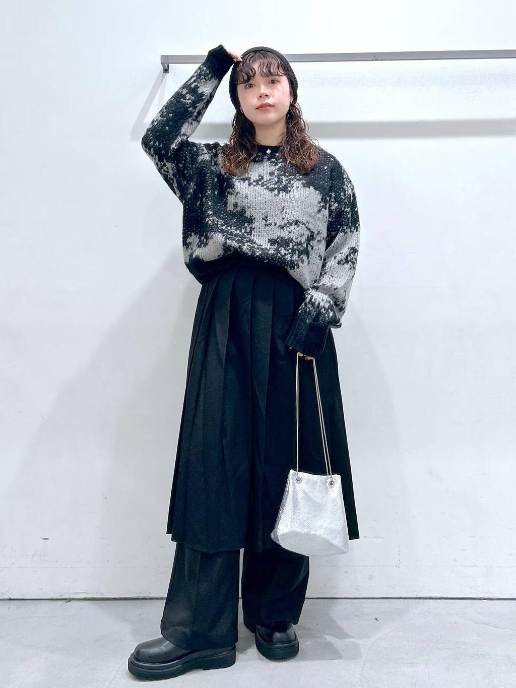 LAKOLEのニュアンス柄ニットプルオーバーを使ったコーディネートを紹介します。｜Rakuten Fashion(楽天ファッション／旧楽天ブランドアベニュー)4928518