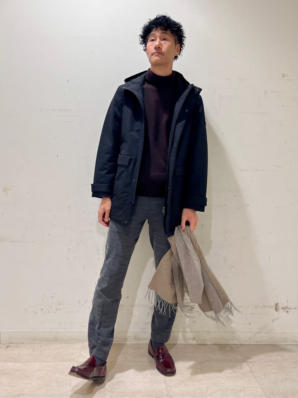 TAKEO KIKUCHIの【洗えるカシミヤ】大きめシングルリバー マフラーを使ったコーディネートを紹介します。｜Rakuten Fashion(楽天ファッション／旧楽天ブランドアベニュー)4933509