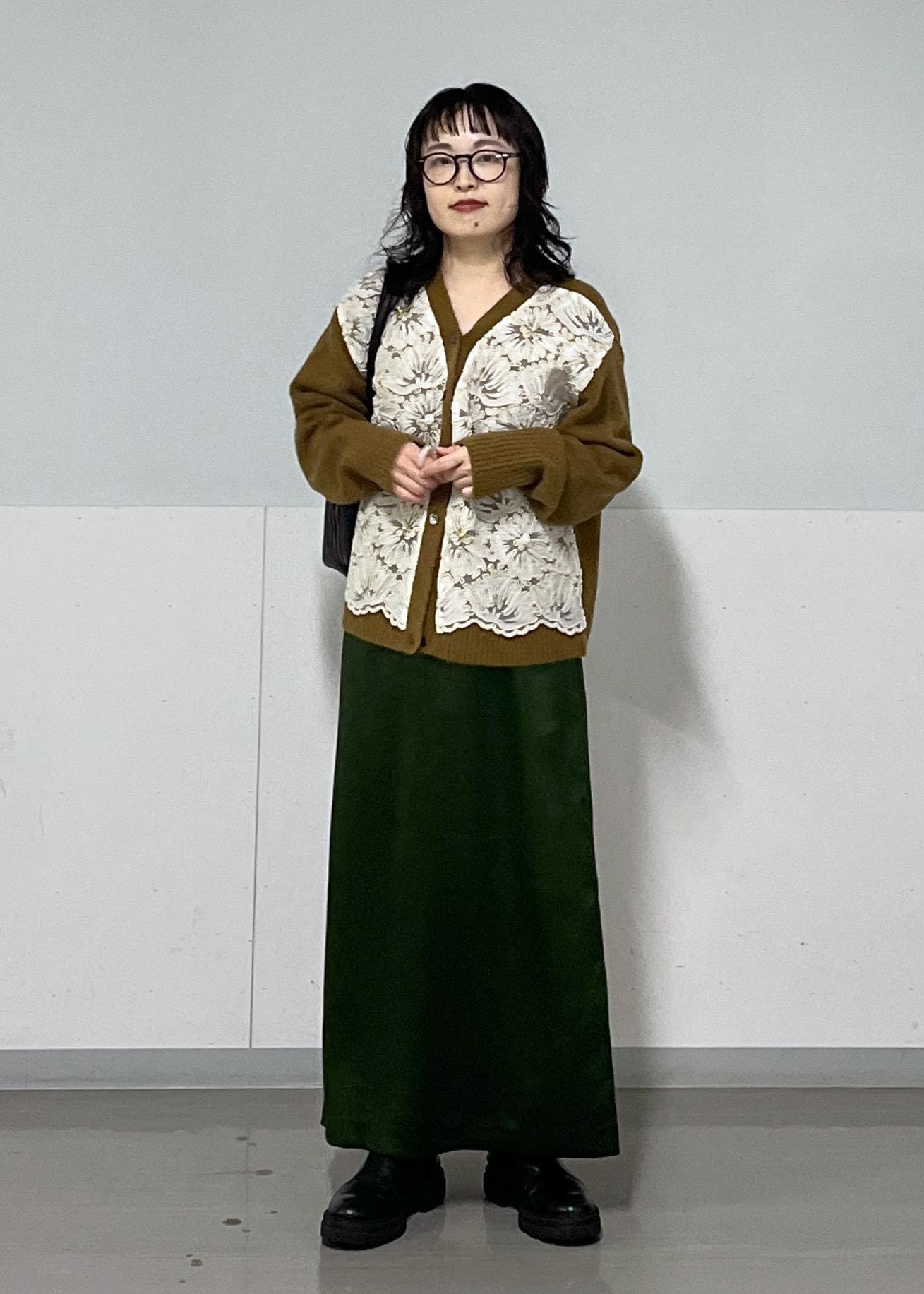 SALON adam et rope'の【追加・サイズ展開あり】シャイニーナロースカート2【洗える】を使ったコーディネートを紹介します。｜Rakuten Fashion(楽天ファッション／旧楽天ブランドアベニュー)5010308