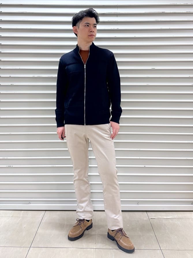 TAKEO KIKUCHIの【美脚シルエット】ストレッチ コーデュロイ パンツを使ったコーディネートを紹介します。｜Rakuten Fashion(楽天ファッション／旧楽天ブランドアベニュー)4935425