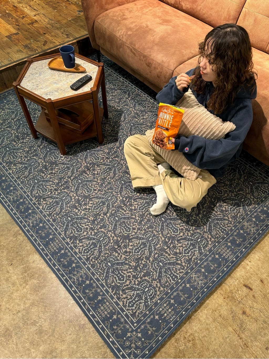 journal standard Furnitureの《予約》PAISLEY RUG 140X200 ペイズリーラグを使ったコーディネートを紹介します。｜Rakuten Fashion(楽天ファッション／旧楽天ブランドアベニュー)4942005