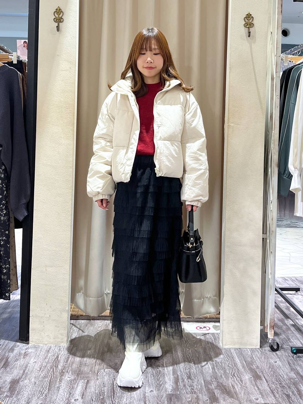 mysty womanのラメハイネックニットプルオーバーを使ったコーディネートを紹介します。｜Rakuten Fashion(楽天ファッション／旧楽天ブランドアベニュー)4943372