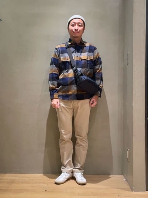 TAKEO KIKUCHIの【美脚シルエット】ストレッチ コーデュロイ パンツを使ったコーディネートを紹介します。｜Rakuten Fashion(楽天ファッション／旧楽天ブランドアベニュー)4950433