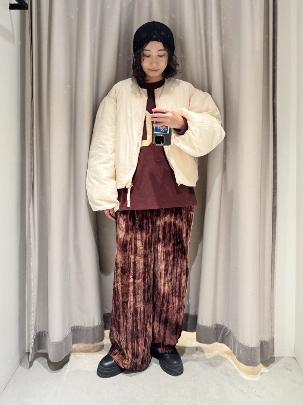 【close 2026年3月】BLACK BY MOUSSYの【THROW】VELOURS WRINKLE TUCK パンツを使ったコーディネートを紹介します。｜Rakuten Fashion(楽天ファッション／旧楽天ブランドアベニュー)4955374