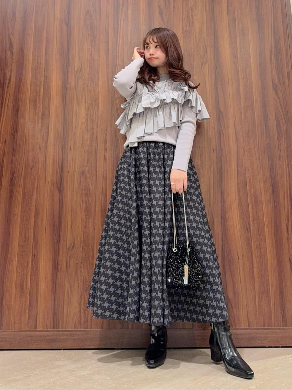 Vinのフリルビスチェマルチwayニットトップスを使ったコーディネートを紹介します。｜Rakuten Fashion(楽天ファッション／旧楽天ブランドアベニュー)4968191