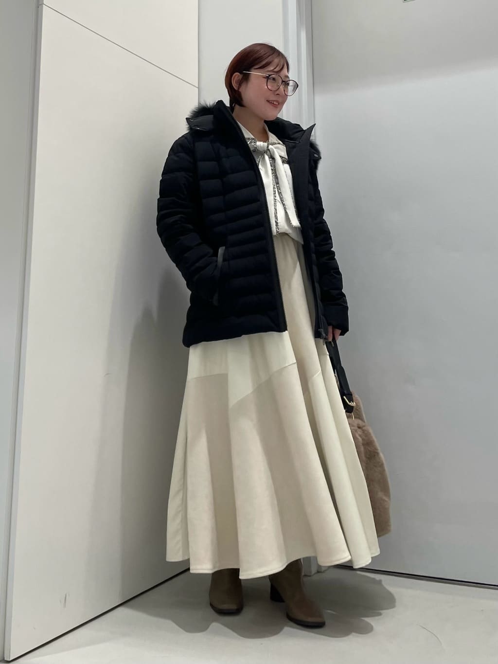 Vinのフォックスファー付きミドルダウンコートを使ったコーディネートを紹介します。｜Rakuten Fashion(楽天ファッション／旧楽天ブランドアベニュー)4968929