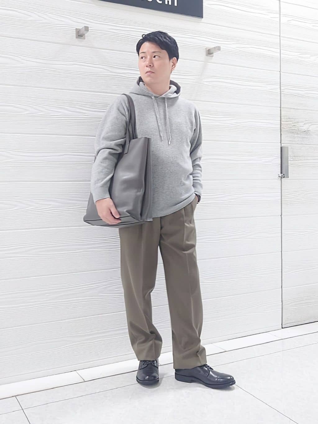 TAKEO KIKUCHIの【THE FLAGSHIP】ウルグアイメリノ ニット フーディを使ったコーディネートを紹介します。｜Rakuten Fashion(楽天ファッション／旧楽天ブランドアベニュー)4973257