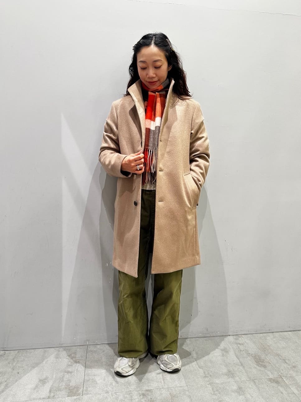 TAKEO KIKUCHIの【カシミヤ100%】チェック カシミヤマフラーを使ったコーディネートを紹介します。｜Rakuten Fashion(楽天ファッション／旧楽天ブランドアベニュー)4974723