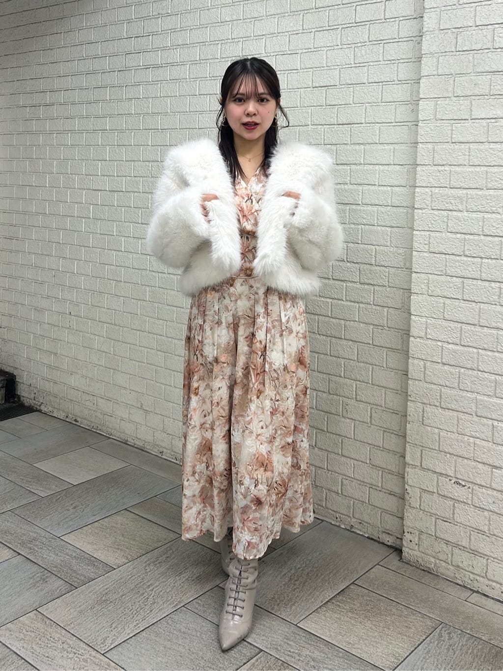 値下げ rienda ビッグフードフェイクファーコート ホワイト rienda｜ビッグフードフェイクファーコート | Rakuten Fashion