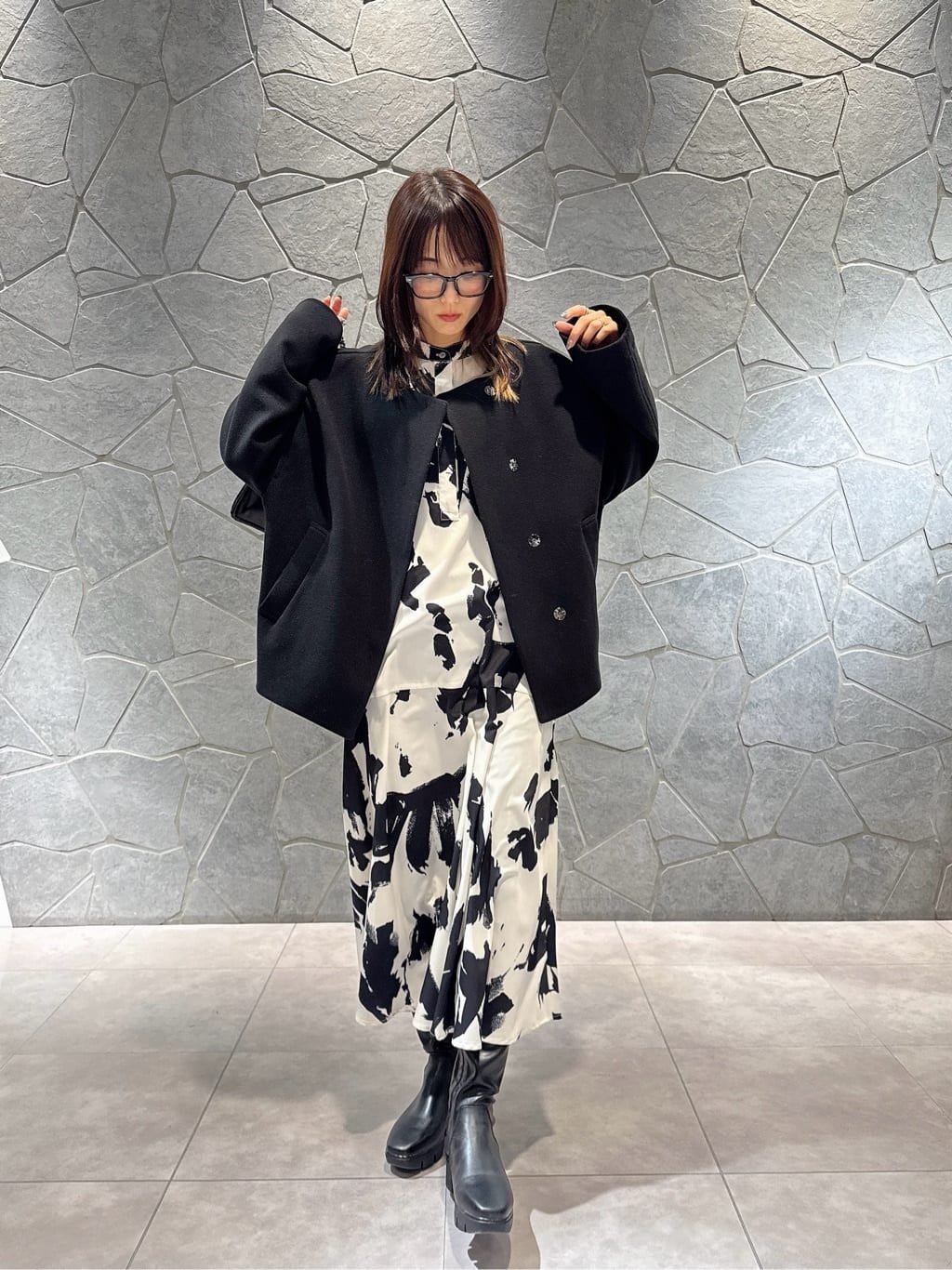 LASUDのインクアートプリントロングワンピースを使ったコーディネートを紹介します。｜Rakuten Fashion(楽天ファッション／旧楽天ブランドアベニュー)4985599