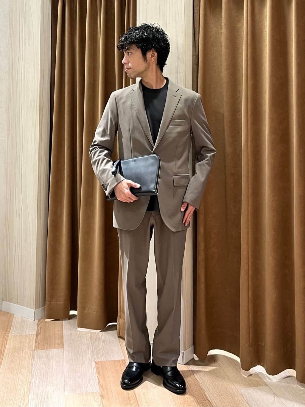 TAKEO KIKUCHIの【抗菌防臭/ジャケット対応】テーラード 長袖Tシャツを使ったコーディネートを紹介します。｜Rakuten Fashion(楽天ファッション／旧楽天ブランドアベニュー)4986251