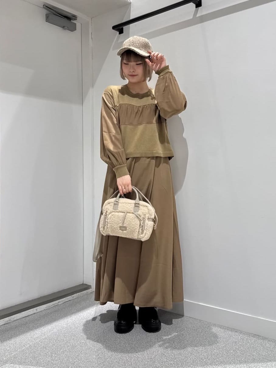 Vinのバックボタンブラウスドッキングワンピースを使ったコーディネートを紹介します。｜Rakuten Fashion(楽天ファッション／旧楽天ブランドアベニュー)4986816