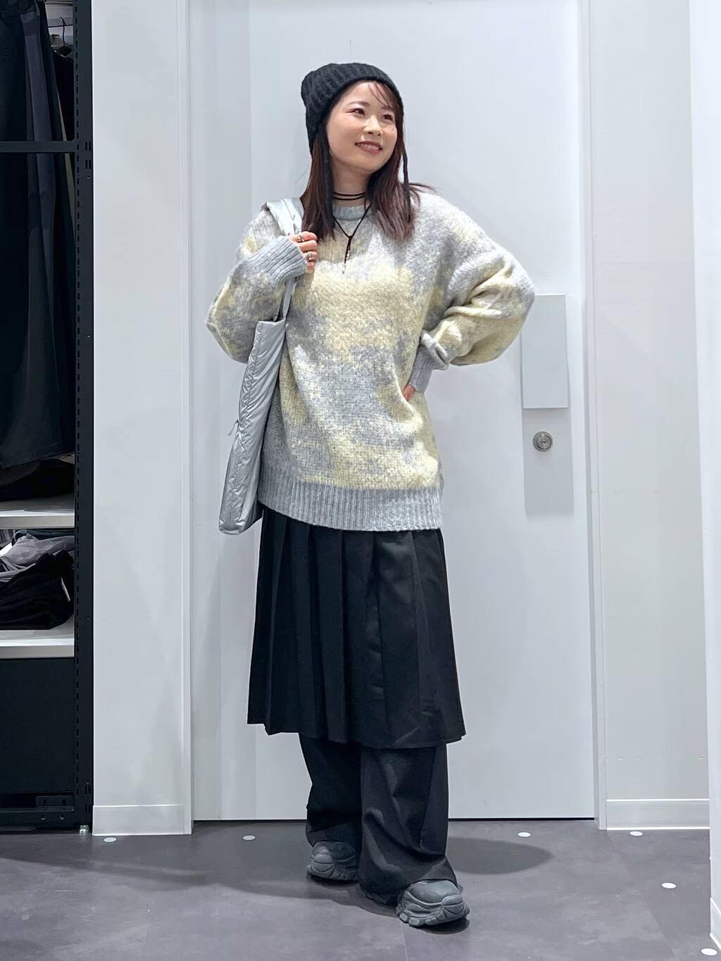 LAKOLEのニュアンス柄ニットプルオーバーを使ったコーディネートを紹介します。｜Rakuten Fashion(楽天ファッション／旧楽天ブランドアベニュー)4988905