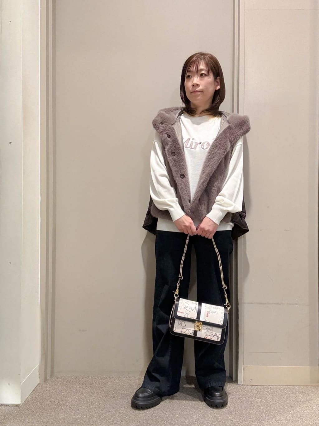 Vinのワッペンロゴハイゲージニットを使ったコーディネートを紹介します。｜Rakuten Fashion(楽天ファッション／旧楽天ブランドアベニュー)4990115