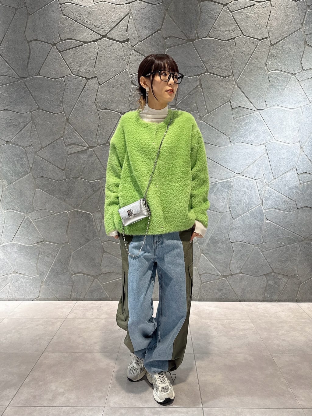 LASUDのドッキングカーゴデニムパンツを使ったコーディネートを紹介します。｜Rakuten Fashion(楽天ファッション／旧楽天ブランドアベニュー)4994921