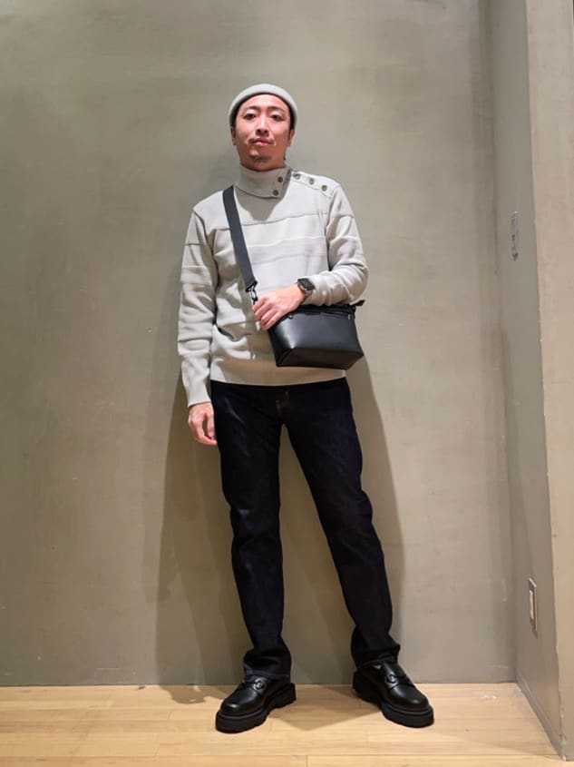 TAKEO KIKUCHIの【Made in JAPAN】ボタン タートルネック ニットを使ったコーディネートを紹介します。｜Rakuten Fashion(楽天ファッション／旧楽天ブランドアベニュー)4999830