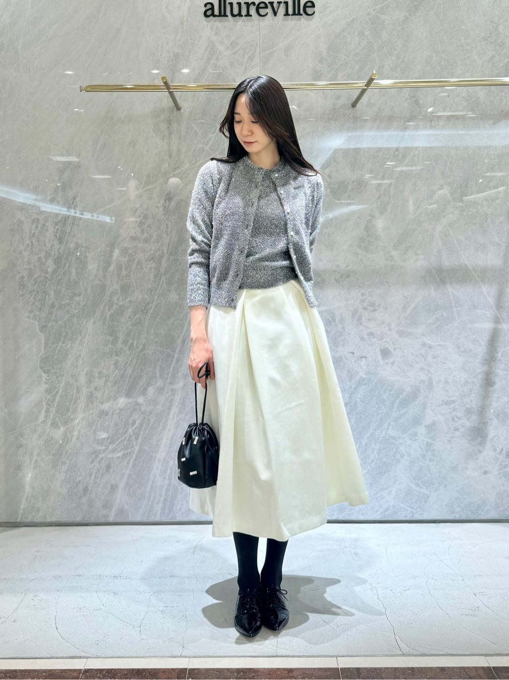 allurevilleのアセテートサテンボンディングスカートを使ったコーディネートを紹介します。｜Rakuten Fashion(楽天ファッション／旧楽天ブランドアベニュー)5000674