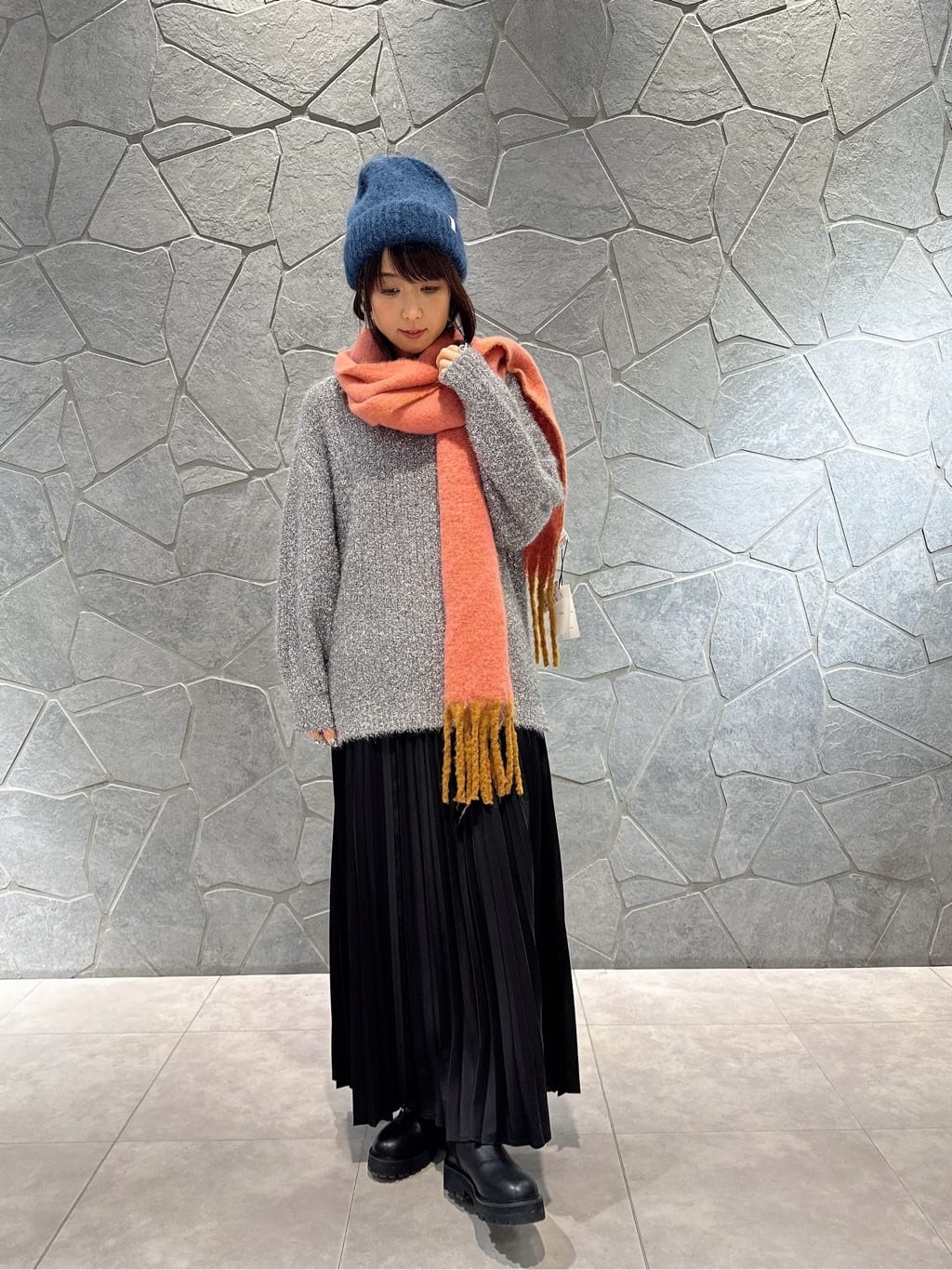 Vinのファスナースリットプリーツスカートを使ったコーディネートを紹介します。｜Rakuten Fashion(楽天ファッション／旧楽天ブランドアベニュー)5008244