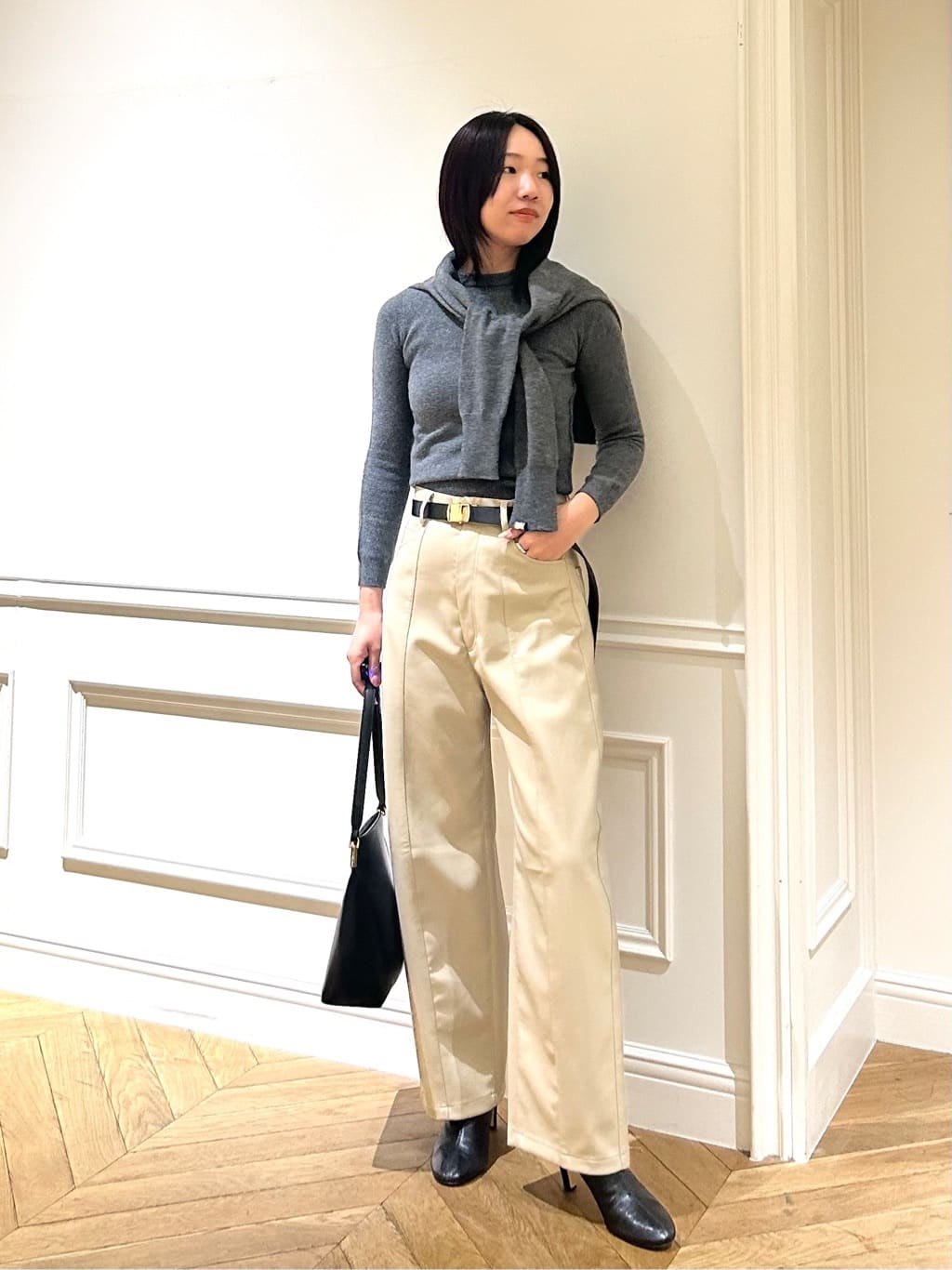 allurevilleのフェイクレザーフロントシームパンツを使ったコーディネートを紹介します。｜Rakuten Fashion(楽天ファッション／旧楽天ブランドアベニュー)5008275