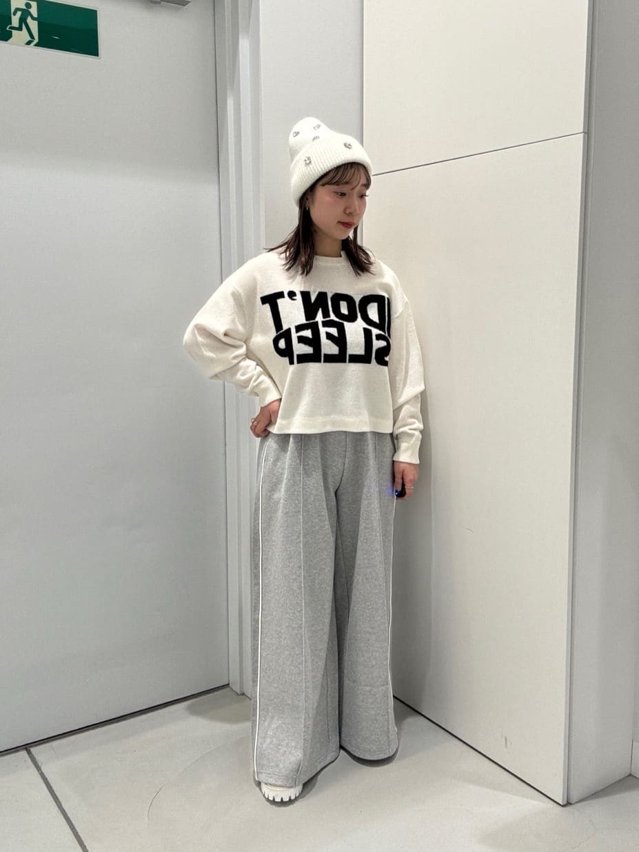 Vinのサイドラインワイドパンツを使ったコーディネートを紹介します。｜Rakuten Fashion(楽天ファッション／旧楽天ブランドアベニュー)5009519